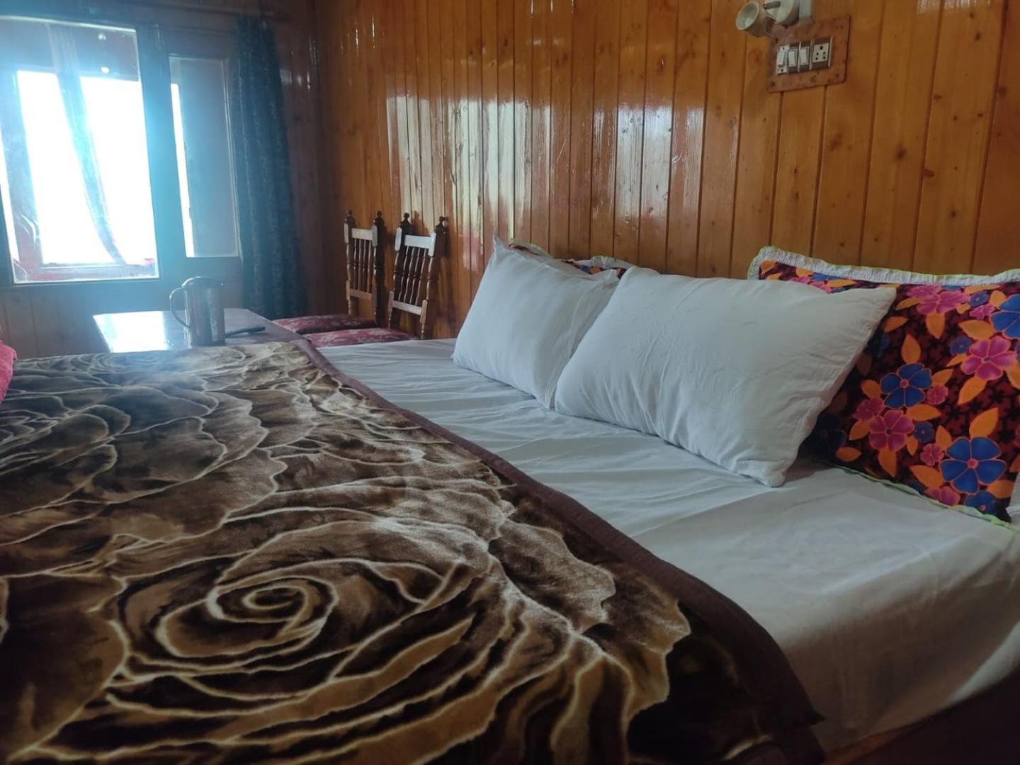 Roseland Cottage , Gulmarg Eksteriør billede