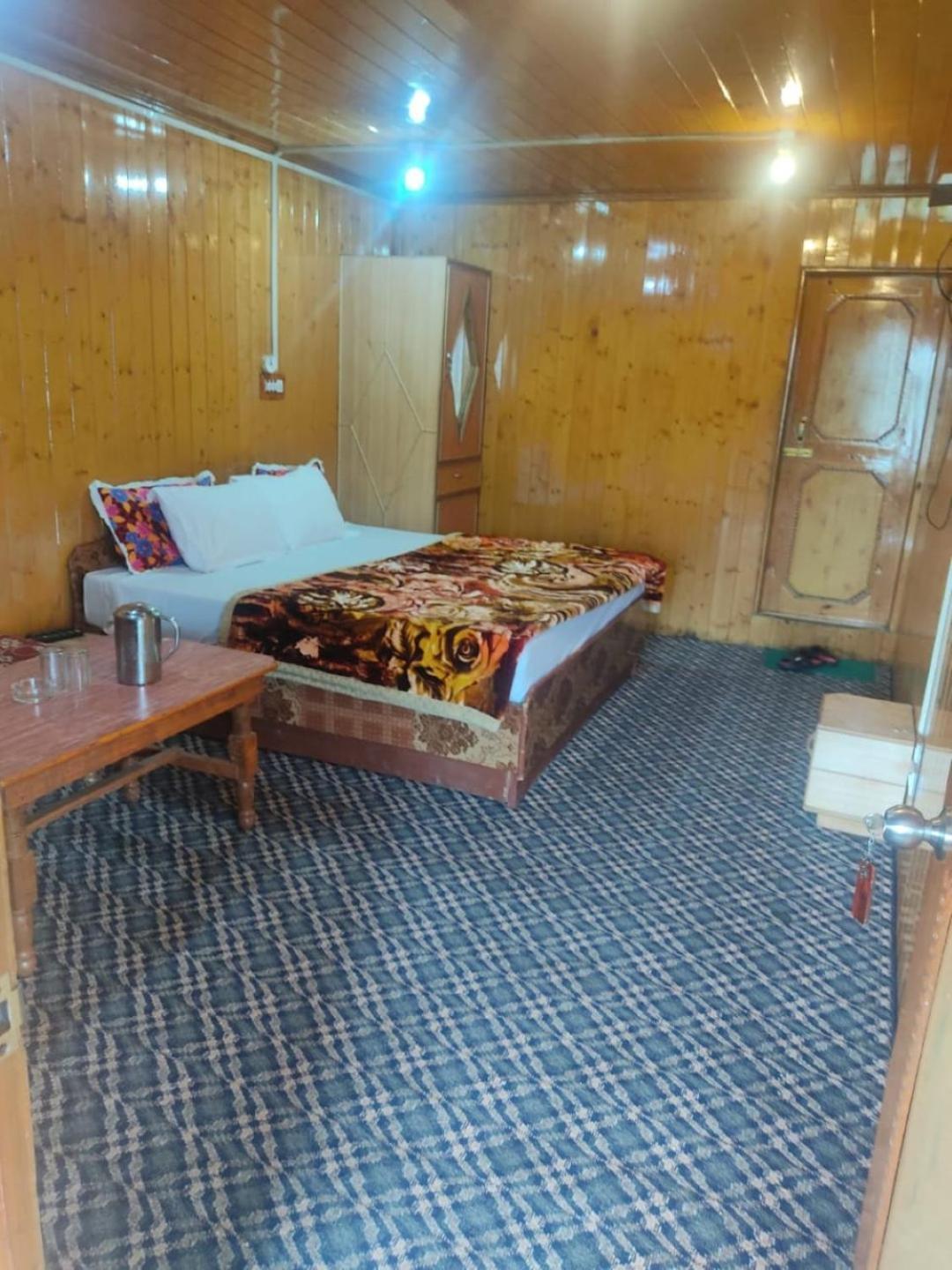 Roseland Cottage , Gulmarg Eksteriør billede